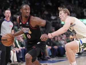 Партија каријере Тајриса Максија за победу Севентисиксерса у Милвокију