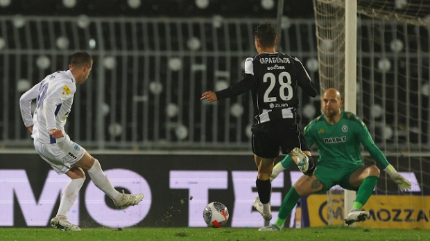 Партизан поражен на Стојковићевом дебију, Железничару три бода у Хумској