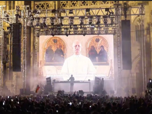 Папа Лав XIV изненадио публику на рејв журци у Кошицама