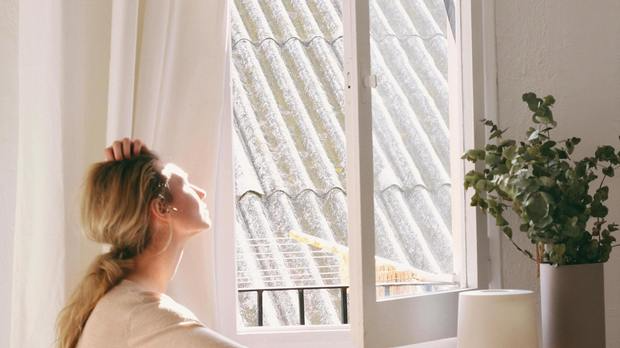 Споља бука изунутра празнина