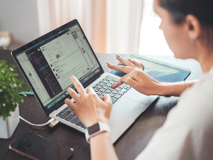 Кућне улоге, пословне препреке – шта и даље кочи положај жена