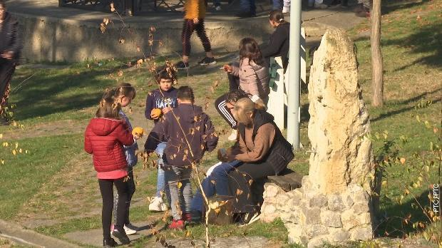 Инклузија: На брегу осмех (R)