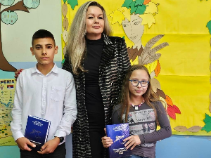 Зборник српских писаца из Швајцарске у рукама младих стваралаца школе 