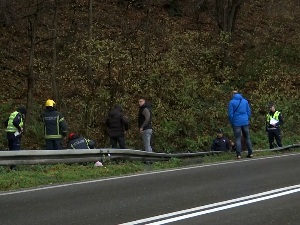 Пронађена тела девојке и мушкарца у аутомобилу у каналу у близини Чачка 