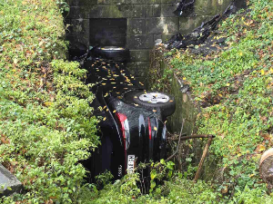 Пронађен аутомобил у каналу у близини Чачка 