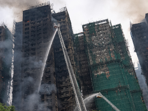 Да ли су бамбусове скеле криве за смртоносни пожар у Хонг Конгу – вековна традиција одлази у историју