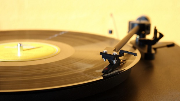 Ноћни програм: Ноћ на 33 обртаја