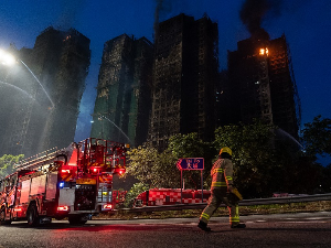 Пожар у Хонг Конгу – више од 70 страдалих, стотине несталих; отвoрена широка истрага о пропустима