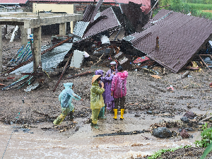Обилне кише и катастрофалне поплаве на југоистоку Азије, погинуло готово 130 људи
