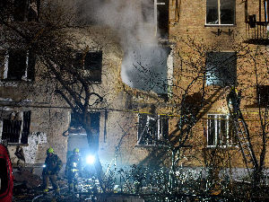 Експлозије одјекивале Кијевом, погинула једна особа; Пожар у нафтном постројењу код Краснодара