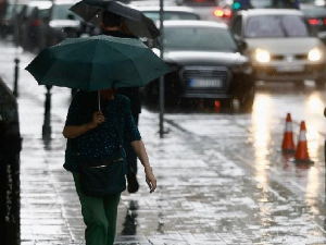 Облаци, слаба киша, али и сунце – температура до 16 степени