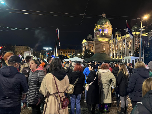 Мирно после ноћашњих инцидената код Скупштине, и даље блокиран део раскрснице Таковске и Булевара краља Александра