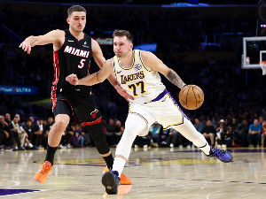 Дончић уписао трипл-дабл у победи Лејкерса, Јовић једноцифрен у поразу Мајамија