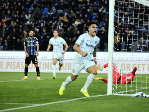 Интер сигуран против Пизе, Мартинез донео три бода