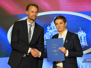 Фон Бекерат предао Брнабићевој извештај Европске комисије о Србији