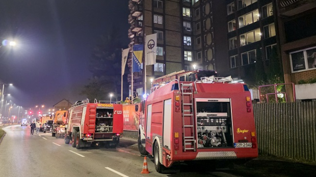 Медији: Најмање 10 особа погинуло у пожару у Дому пензионера у Тузли, више од 20 повређених