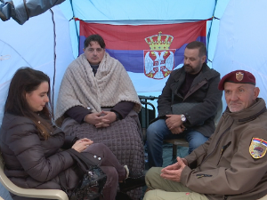 Угљеша Мрдић шести дан штрајкује глађу испред Народне скупштине