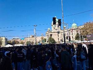 Дијана Хрка наставља штрајк глађу, блокирана раскрсница Булевара краља Александра и Таковске