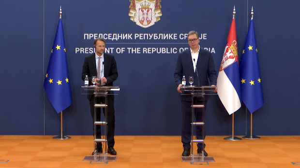 Бекерат уручио Вучићу годишњи извештај ЕК о напретку Србије