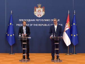 Бекерат уручио Вучићу годишњи извештај ЕК о напретку Србије