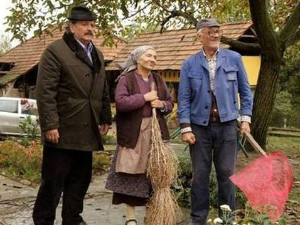 Село гори а баба се чешља