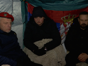 Угљеша Мрдић седми дан штрајкује глађу испред Народне скупштине