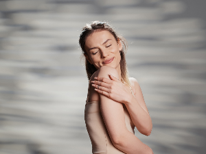 Миришемо на оно што једемо – научно објашњење како храна утиче на нашу привлачност