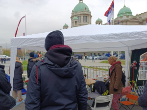 Дијана Хрка наставила штрајк глађу код Скупштине