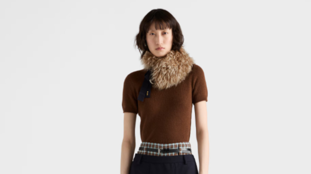 Највеће модно изненађење – кашмир и кратак рукав за празничну елеганцију