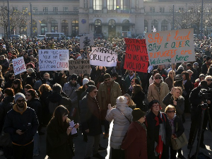 Хрватска власт o антифашистичким скуповима: Ћирилични и југословенски симболи напад на државу