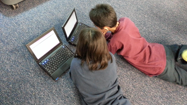 Деци Аустралије од данас забрањене друштвене мреже: Власт поручује: Пратићемо све –  да ли се више друже, баве спортом