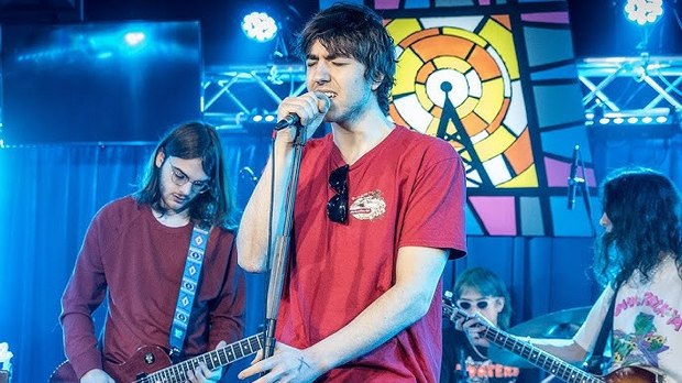 Неонска дуга - рокенрол магазин Жикице Симића: Свођење рачуна