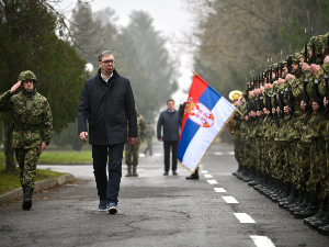 Вучић наставио посету Нишу обиласком касарне  ''Мија Станимировић''