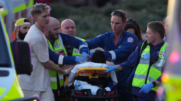 Пуцњава на сиднејској плажи Бонди – Би-Би-Си јавља да има убијених, најмање 13 рањених, ухапшене две особе