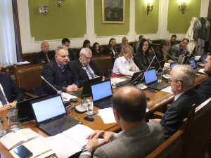 Министар Станковић на скупштинском одбору: Одвојити образовање од политике