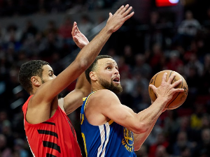 Каријевих 48 поена недовољно Голден Стејту, Портланд сачувао домаћи терен