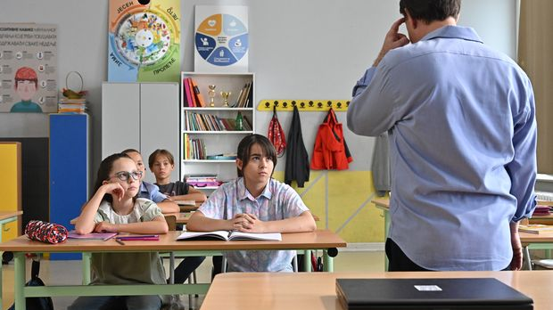 Мина прелази нивое