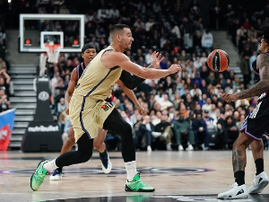 Пасквал препородио Барсу, Париз незадрживо тоне