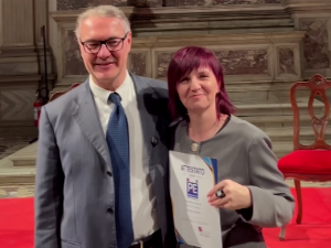 Како је бивша матичарка из Варварина - у Италији проглашена за Европског уметника 2025.