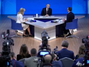 Број послатих питања за директну линију са Путином премашио 2,5 милиона