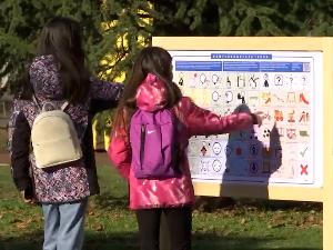 Ниш добио табле које помажу у комуникацији деци са потешкоћама у говору и разумевању