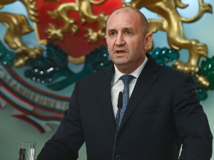 Председник Бугарске Радев затражио хитну оставку владе: Избори су једини пут напред