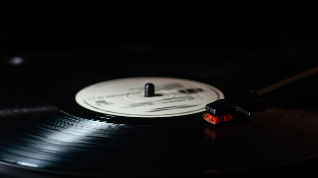 Винил – „Дано, Данче, волиш ли Миланче“ 