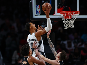 Вембањамин невероватан јубилеј за победу Сан Антонија над Атлантом