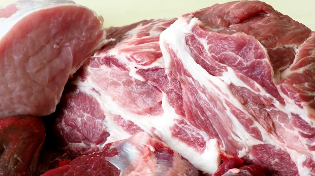 Без жига и декларације - повучено 400 кг меса из сомборске месаре