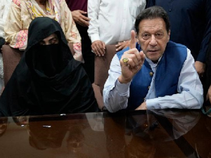 Пакистан, Имран Кан и његова супруга осуђени на по 17 година затвора