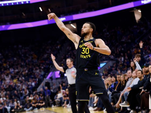 Ни 38 Букерових поена није помогло Финиксу против Голден Стејта