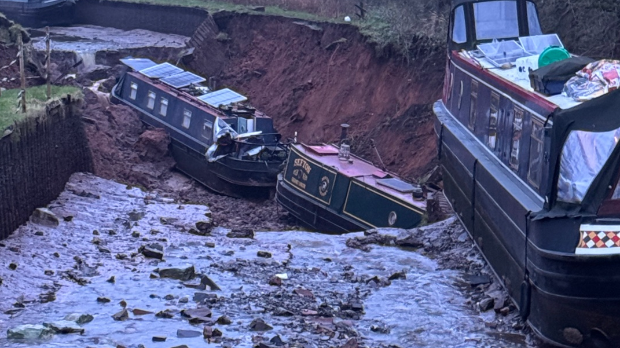 Инцидент у Енглеској: Обрушио се пловни канал, људи страхују од поплава