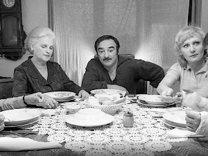 Заводљива телевизија: Грлом у јагоде