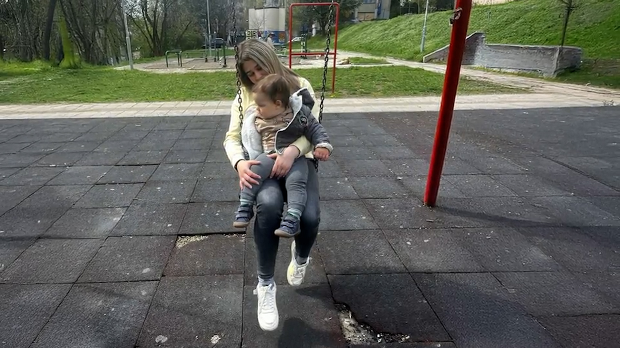 Ангажовање дадиља преко агенција и друштвених мрежа – ко и под којим условима чува децу